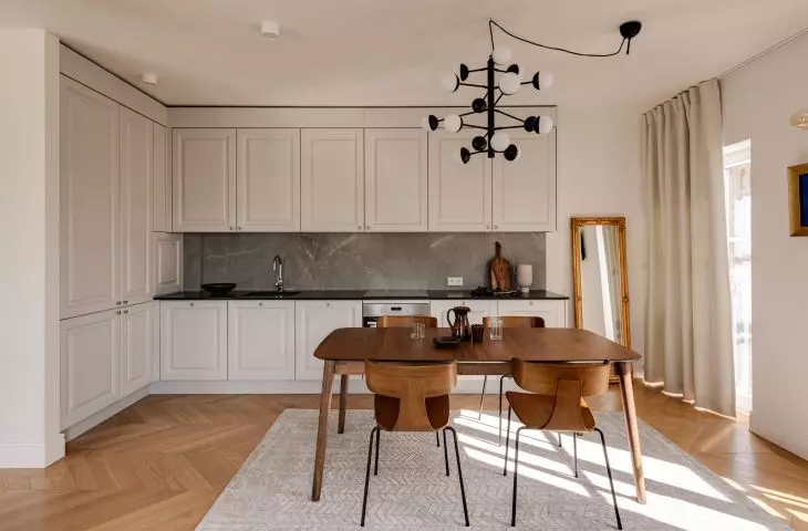 Salon połączony jest z aneksem kuchennym