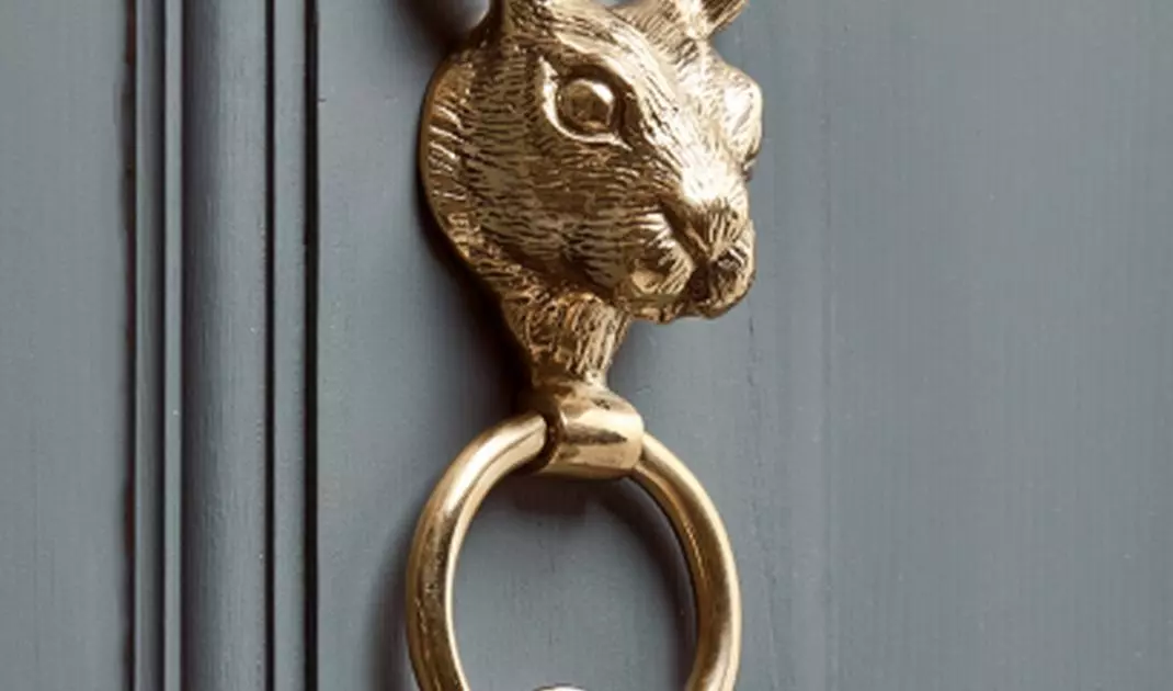 Door knocker with animal motif
