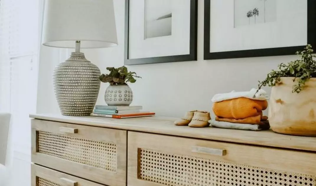 Chest of drawers with rattan finish
