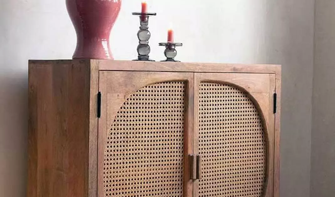 Cabinet with an interesting shape of clearance