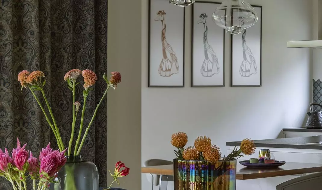 Natural accessories as well as flowers are an important element of Boho