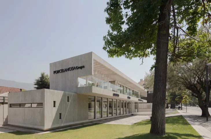 Showroom firmy Porcelanosa w Santiago