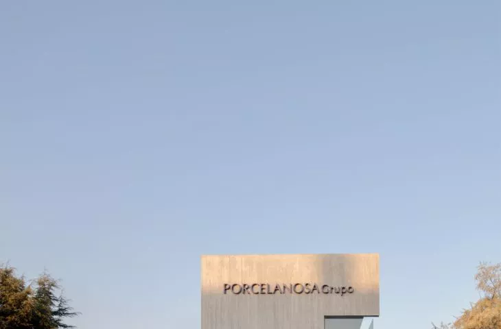 Showroom firmy Porcelanosa w Santiago