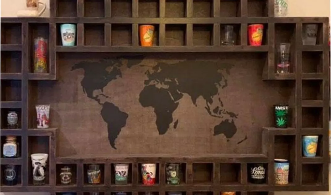 Travel mug shelf