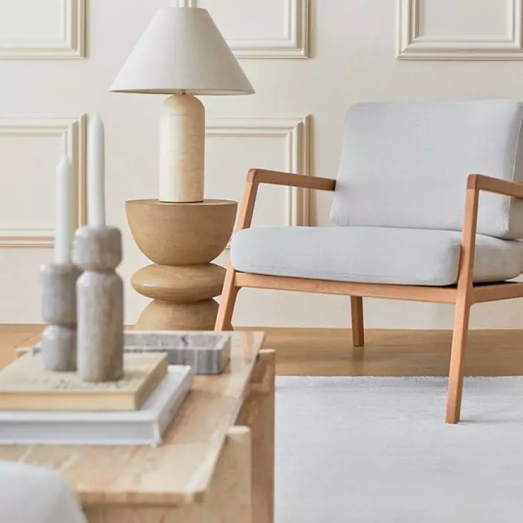 An icy touch to a modern arrangement will be introduced by transparent lamp shades of modernistic forms