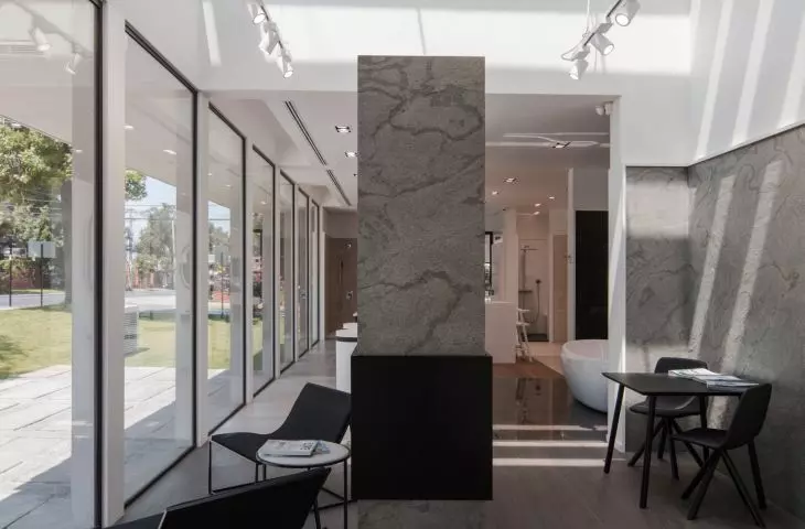 Showroom firmy Porcelanosa w Santiago