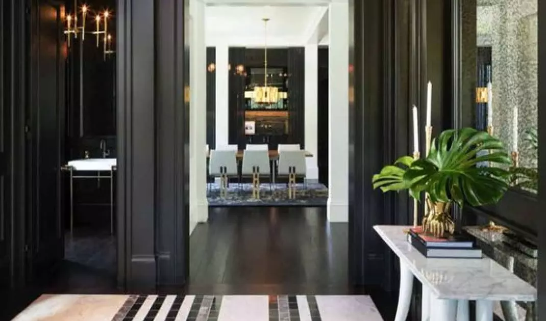 In this case, lighting relies more on modernity