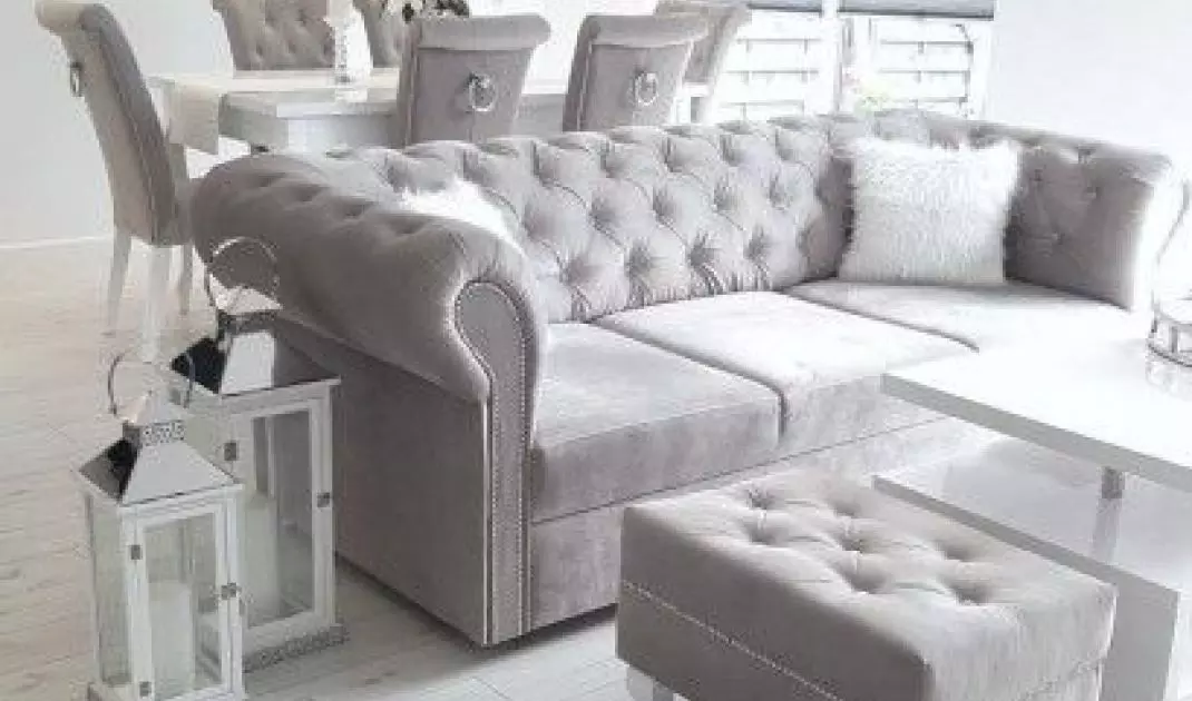 Chesterfield style quilted sofa 
