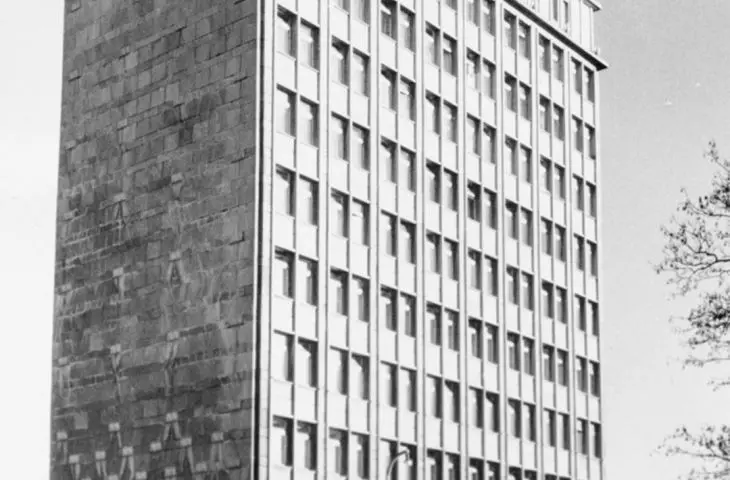 Adaptacja biurowca na akdemik w Poznaniu - proj. CDF Architekci