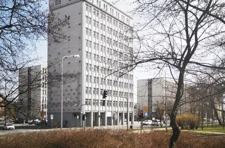 Adaptacja biurowca na akdemik w Poznaniu - proj. CDF Architekci