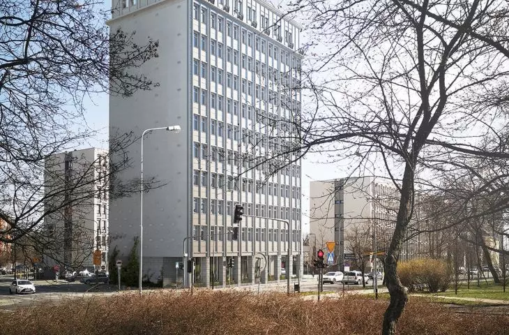Adaptacja biurowca na akdemik w Poznaniu - proj. CDF Architekci