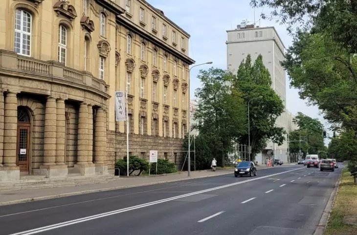 Biurowiec przy al. Niepodległości w Poznaniu