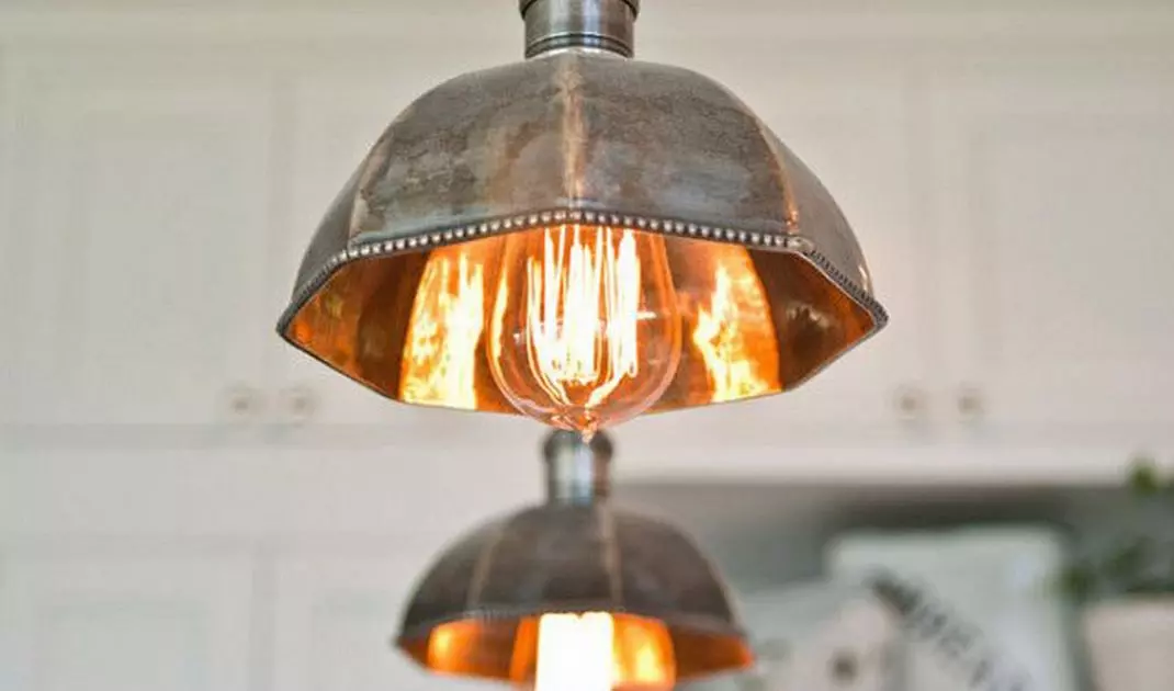 Vintage style light bulb