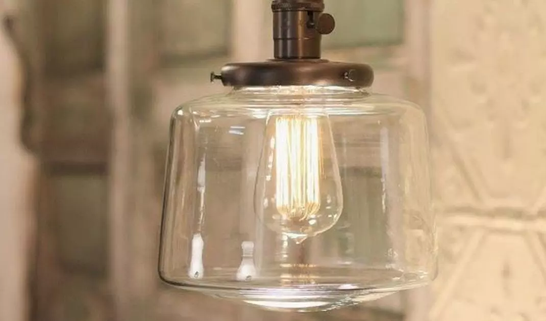 Vintage style light bulb