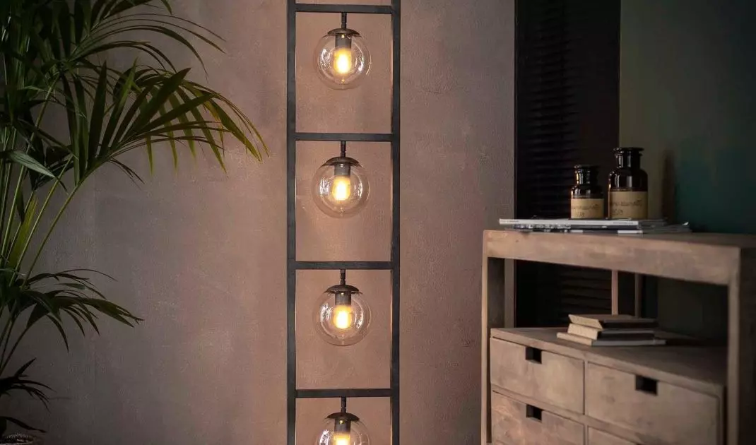 Vintage style light bulb