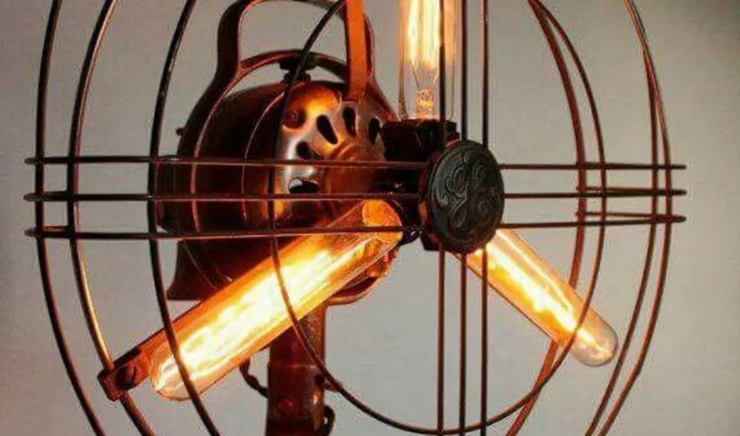 Vintage style light bulb