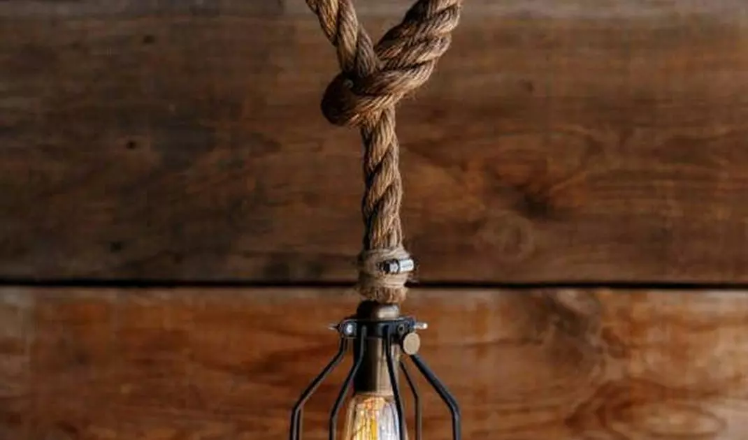 Vintage style light bulb