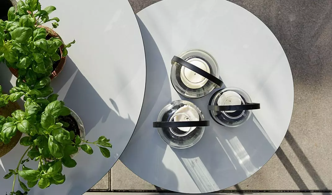 Mundi dostępne są w dwóch wielkościach blatów