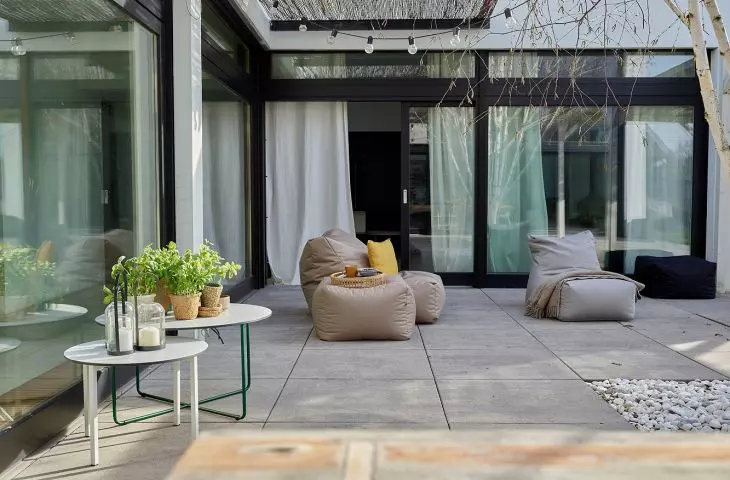 On a terrace arranged in such a way, only beautiful weather is needed for full relaxation