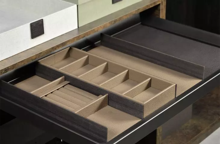Premium finishes to enhance the style of the furniture