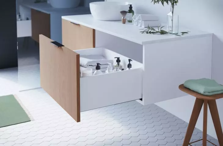 Bathroom comfort slide