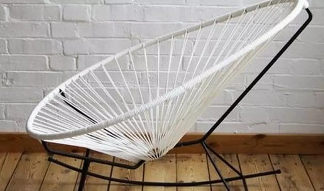 An armchair resembling an avocado fruit in form