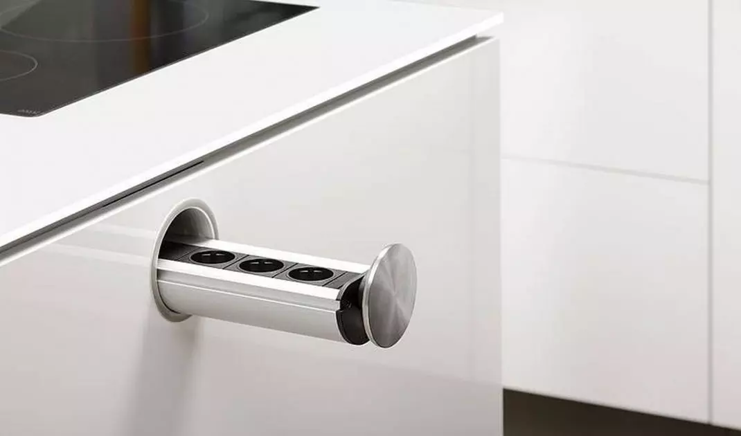 Electrical outlet hidden in the countertop