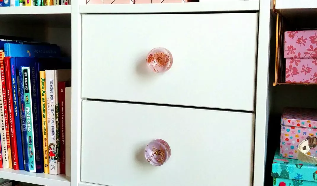 Handles with flowers are great for children's room 