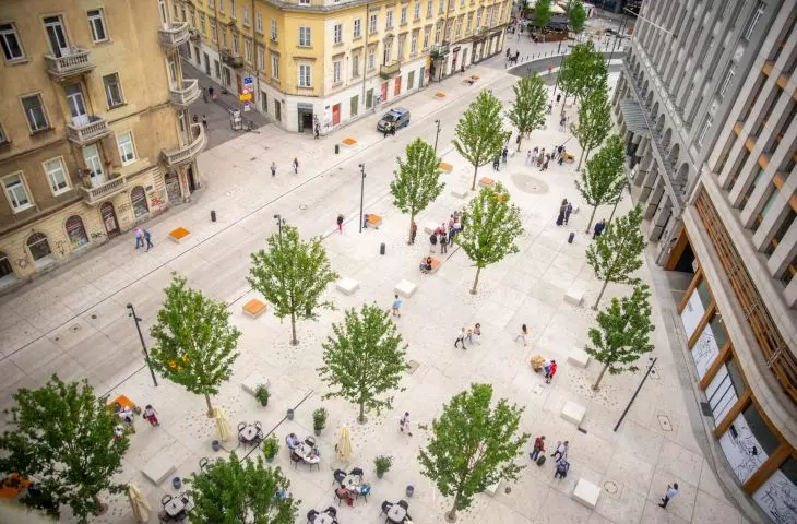 Plac Pięciu Rogów - Warszawa, po przebudowie - VII 2022