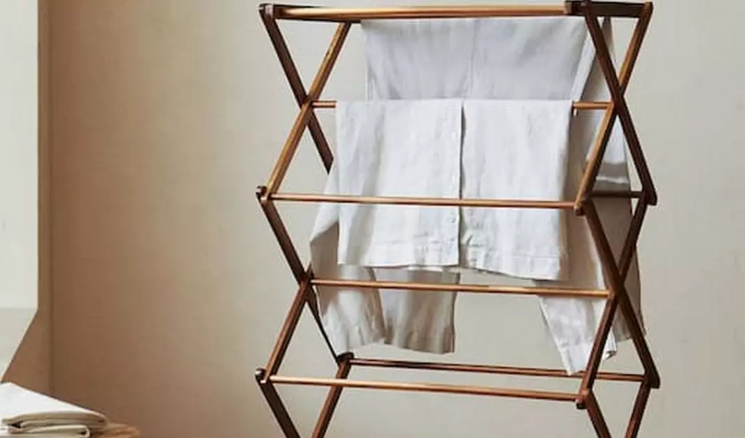 Wooden standing hanger