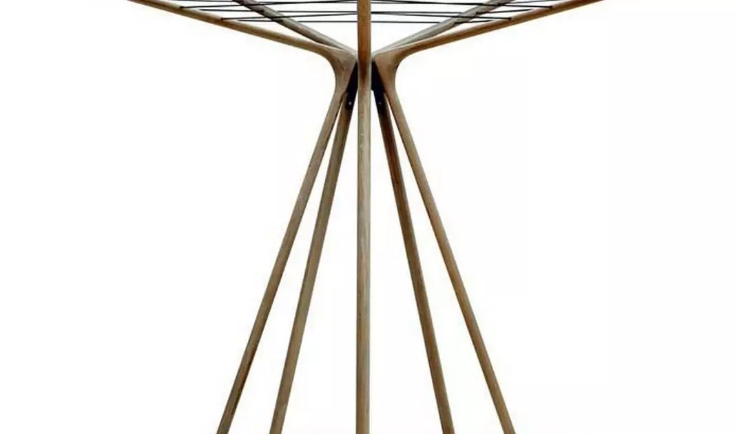 Wooden standing hanger
