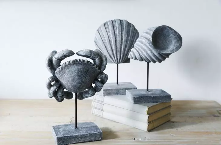 Decoration with shells and crab brings to mind time spent at the beach