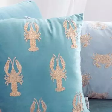 Cushions with an intriguing pattern will give your living room a seaside feel
