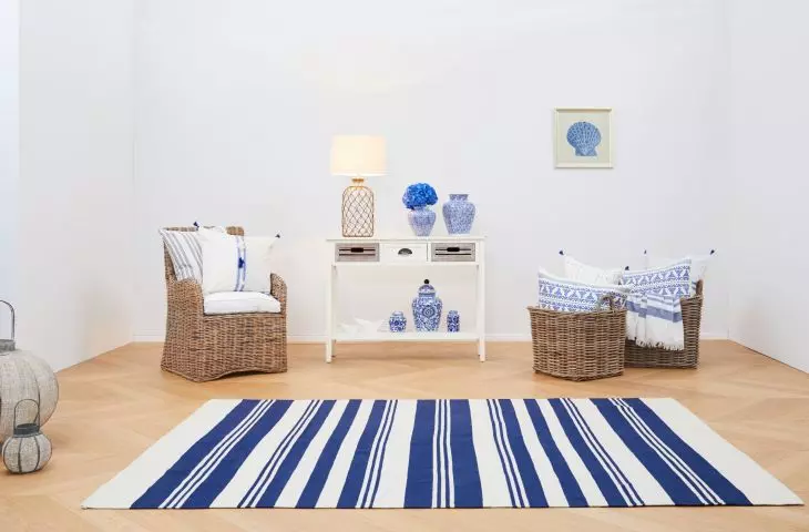 The combination of white and blue is a staple of nautical style