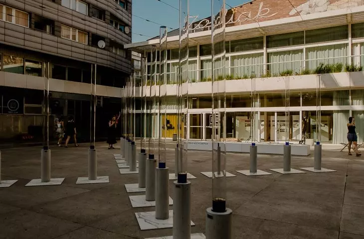 Instalacja Wodny Azyl składa się ze specjalnie zaprojektowanych naczyń