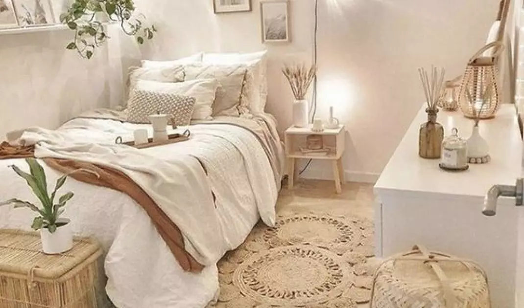Light chains placed near the bed will add a cozy touch