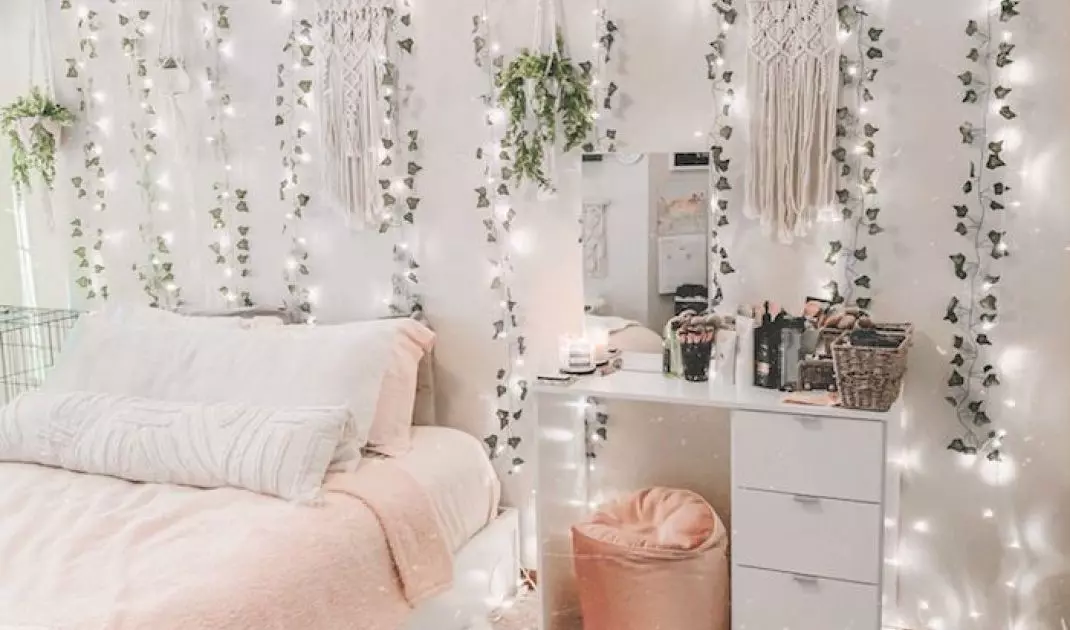 Original wall decorations will give your interior a personal touch 