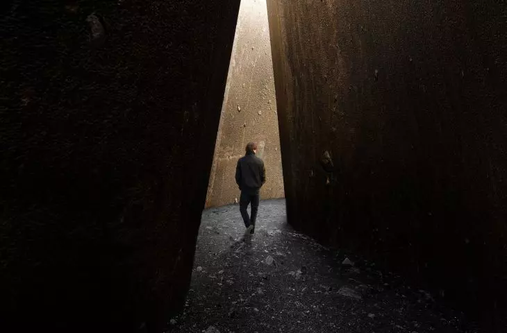 Mysterious path leads to building