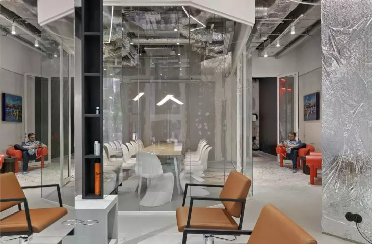 A glass-enclosed conference room was also set aside for meetings of the Gaczorek salon team