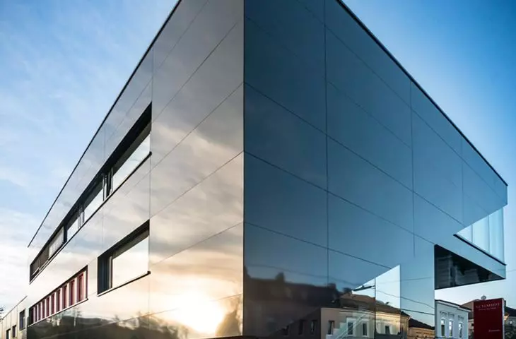 Max Compact Exterior