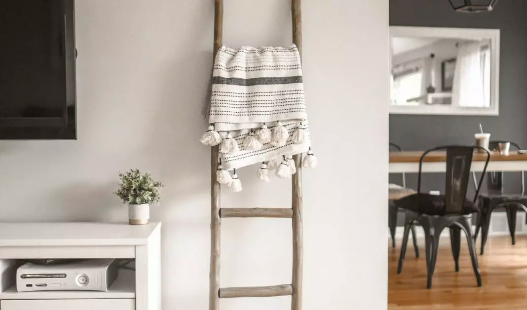 Ladder supported in the interior