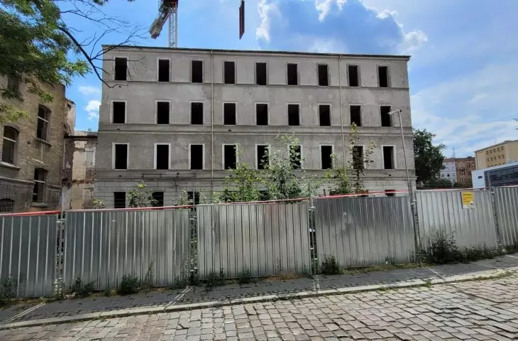 Redevelopment of former hospital on School Street into senior care center 