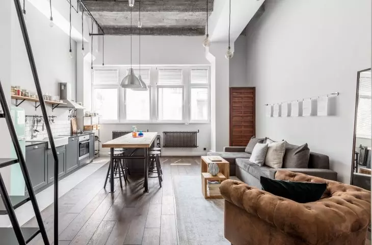 Wnętrze utrzymane jest w stonowanych kolorach