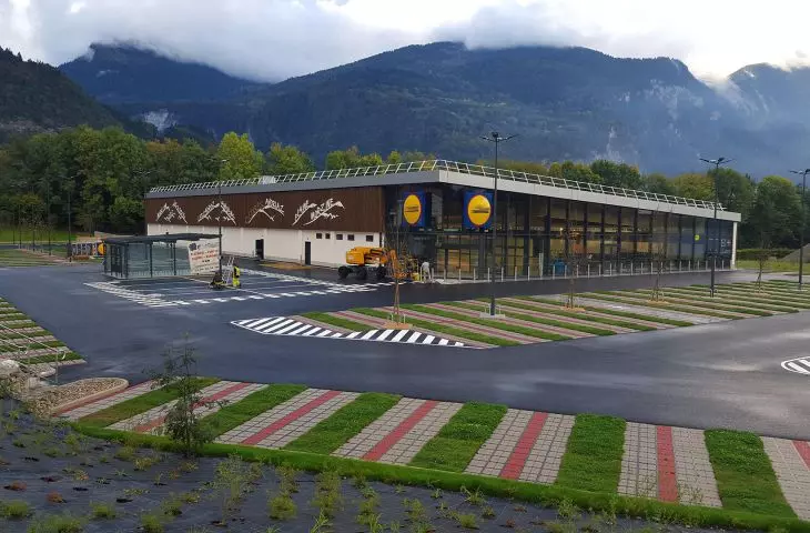 Water-permeable paving by GalaProdukt