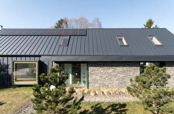 The house is characterized by economy in the materials used