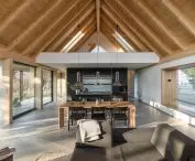 The architects decided to show the structure in the interior