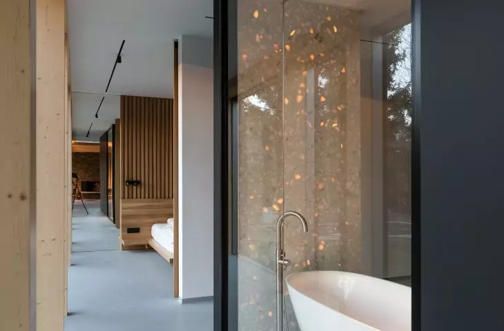 Box with bathroom