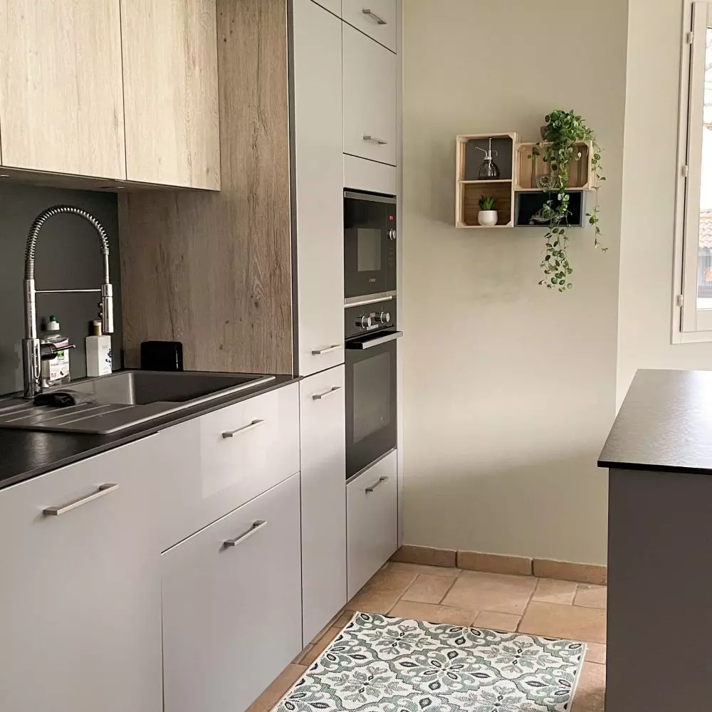 Traditional carpet in the kitchen