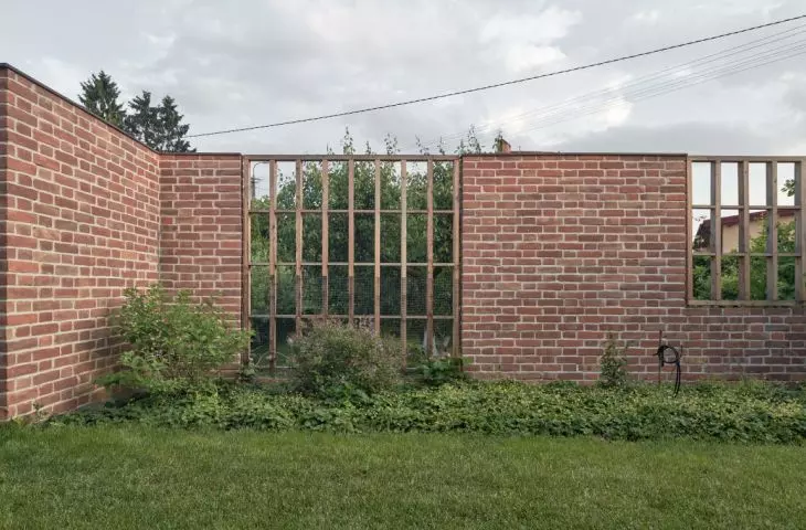 pergolas of the same dimensions as the windows in front of them were placed in the fence