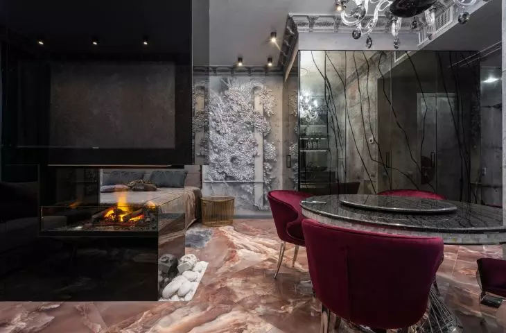 Venetian mirror in the interior